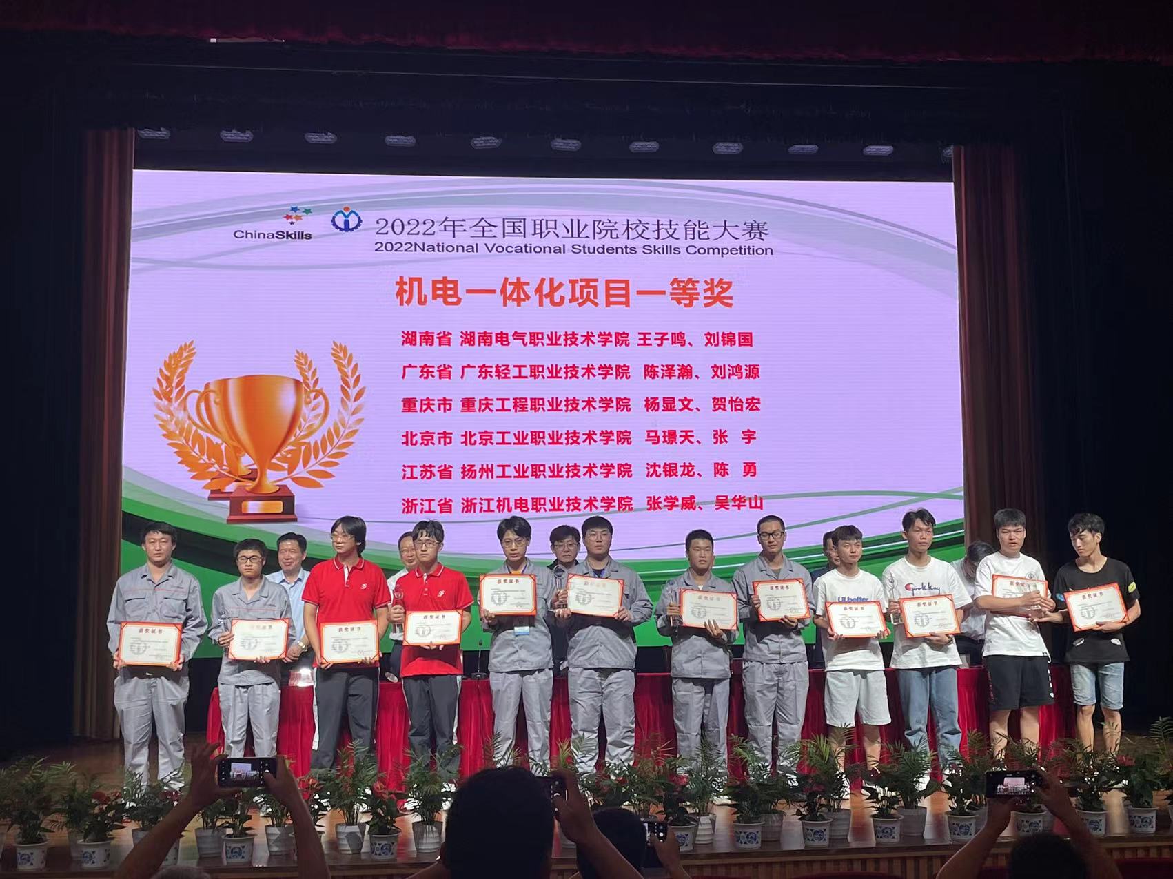 090aeac5d8ec4840b8d2af1375046cc5.jpg
